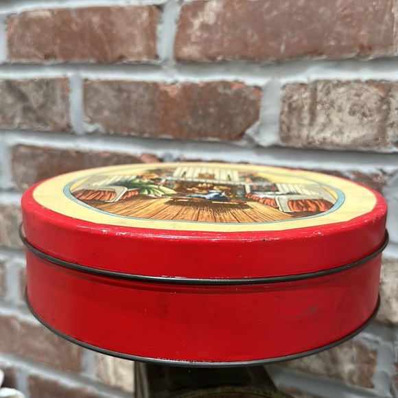 Vintage Fireside Gems Cookie Tin - Picture 4 of 12